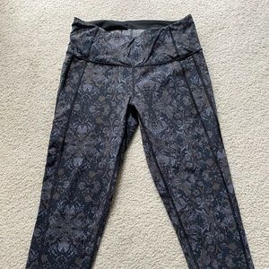 Excellent used condition VS workout leggings.